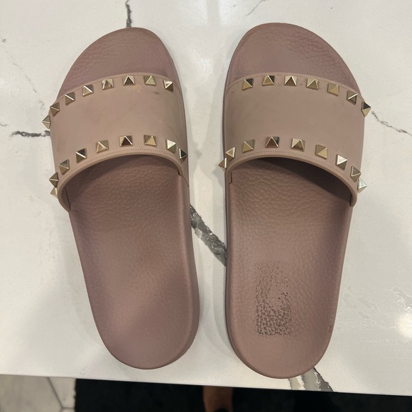 *PRICE DROP* Valentino Rockstud pool slides - Picture 3 of 5